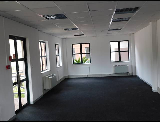 1,049M² OFFICE TO LET IN HYDE PARK